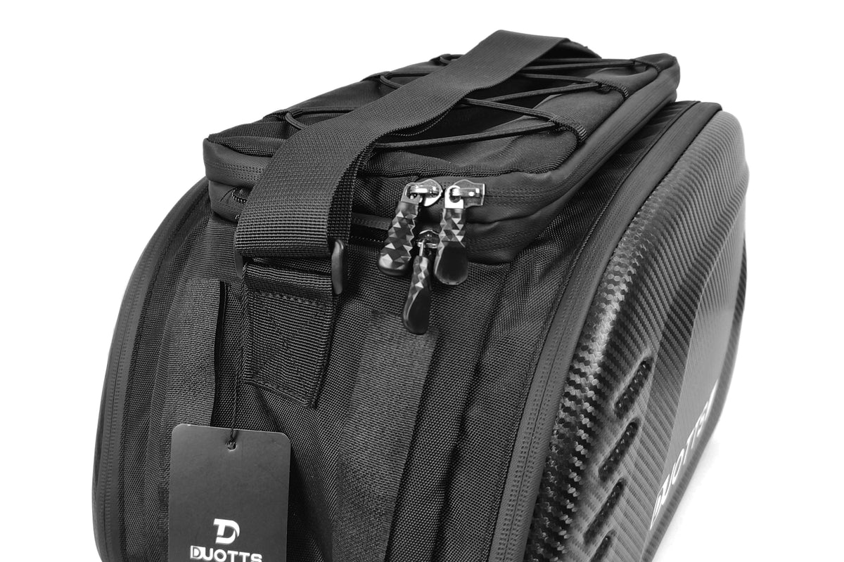 Close-up of the black Duotts travel bag, featuring a durable metal zipper for secure storage during travel.
